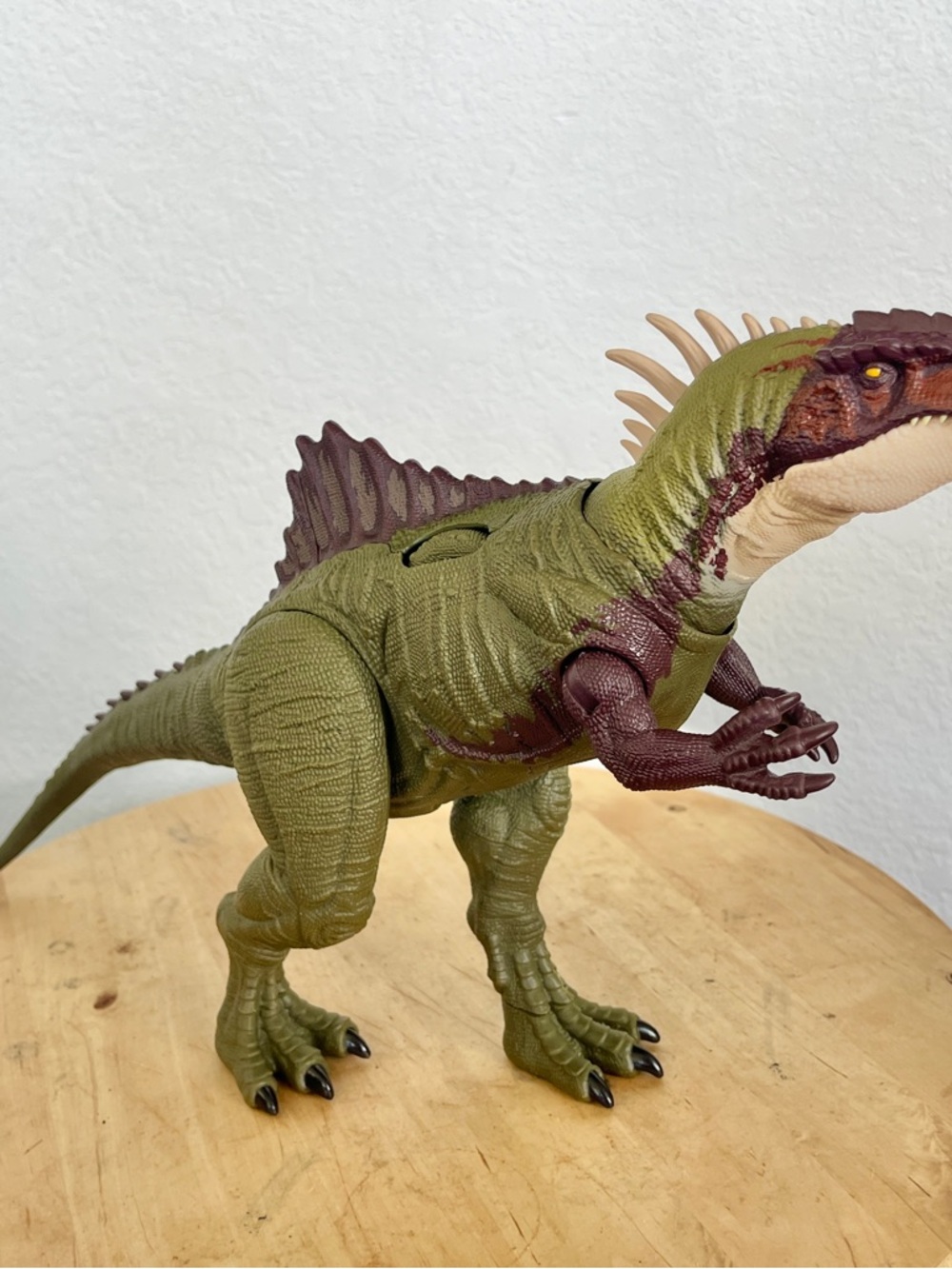 Jurassic World Chaos Theory Battle Roarin’ Becklespinax Dinosaur Figure Working